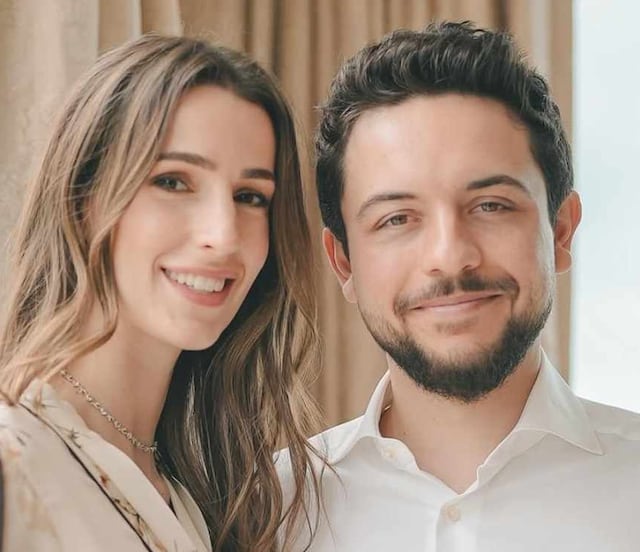 El príncipe Hussein celebra a Rajwa de Jordania con romántica fotografía